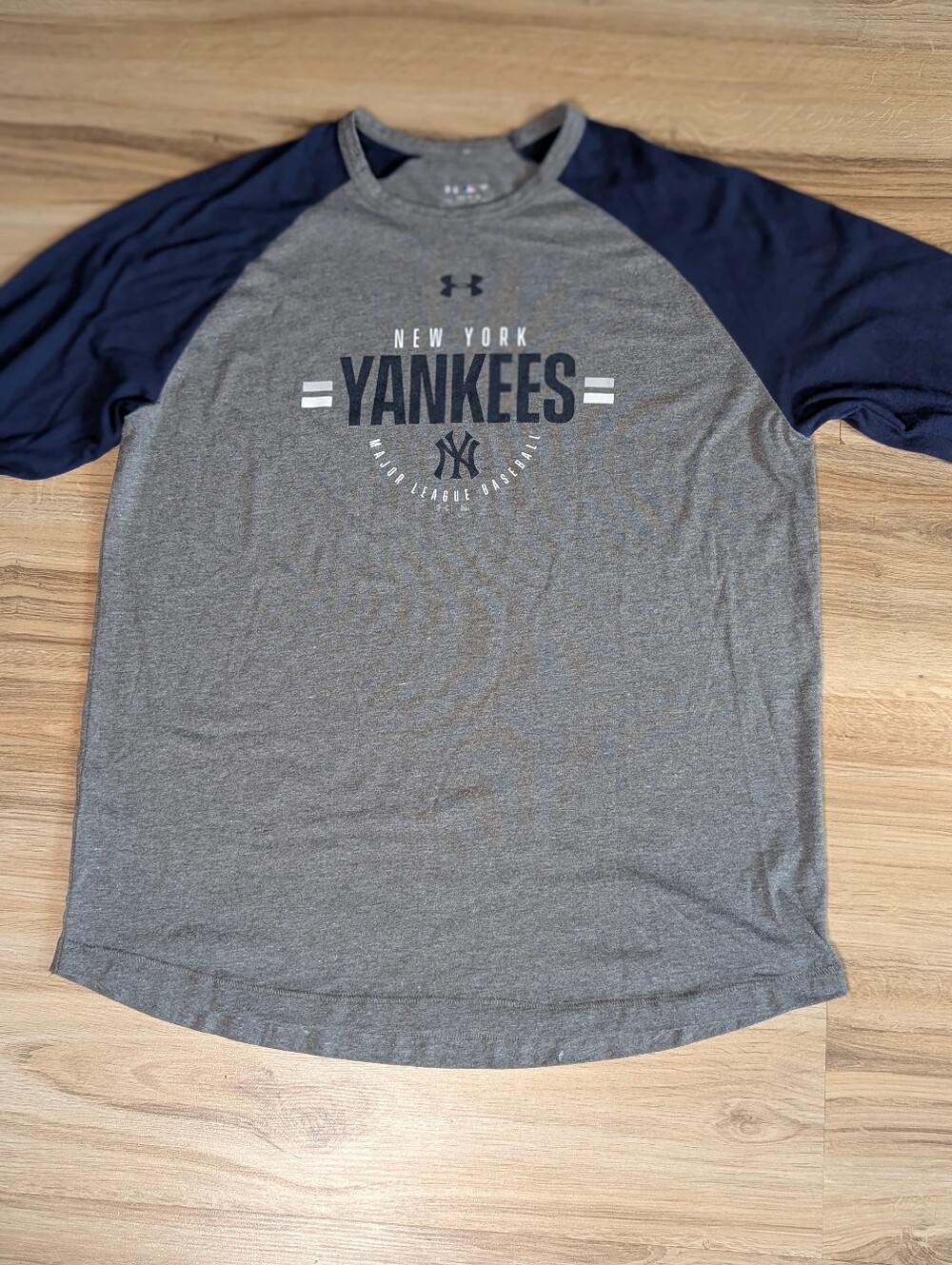 UNDER ARMOUR HEAT GEAR MEN'S NY YANKEES BASEBALL LOGO SHIRT SIZE LOOSE FIT L